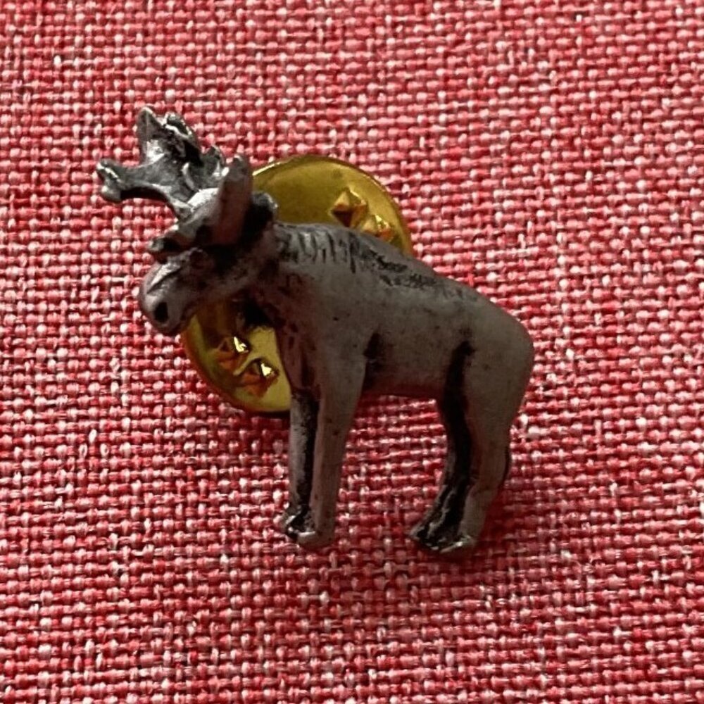 VINTAGE MOOSE PEWTER LAPEL  PIN